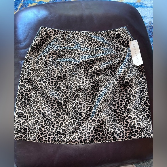 Leopard Print Mini Skirt - Picture 2 of 5